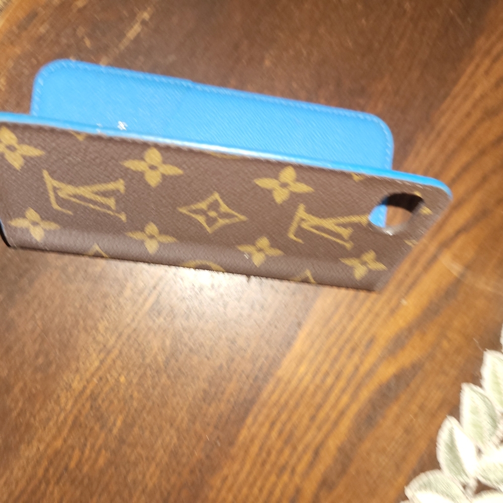 Louis Vuitton Monogram Phone Case - Picture 5 of 11